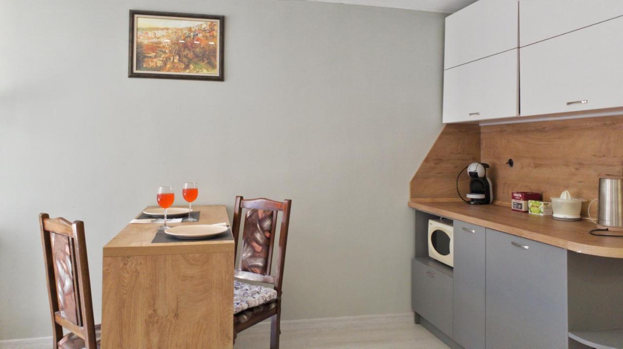 Cozy Studio Near The Park With Huge Verandah. Veliko Tŭrnovo Exterior photo